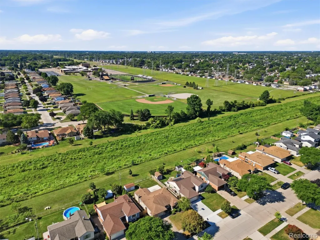 12982 Canterbury Drive Sterling Heights City MI 48312