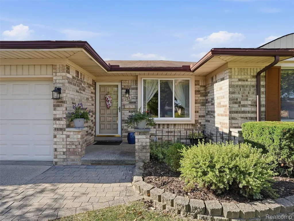 12982 Canterbury Drive Sterling Heights City MI 48312