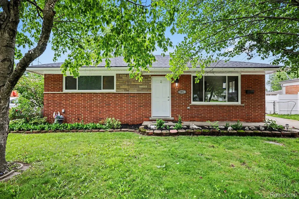 35812 Little Mack Avenue Clinton Charter Township MI 48035
