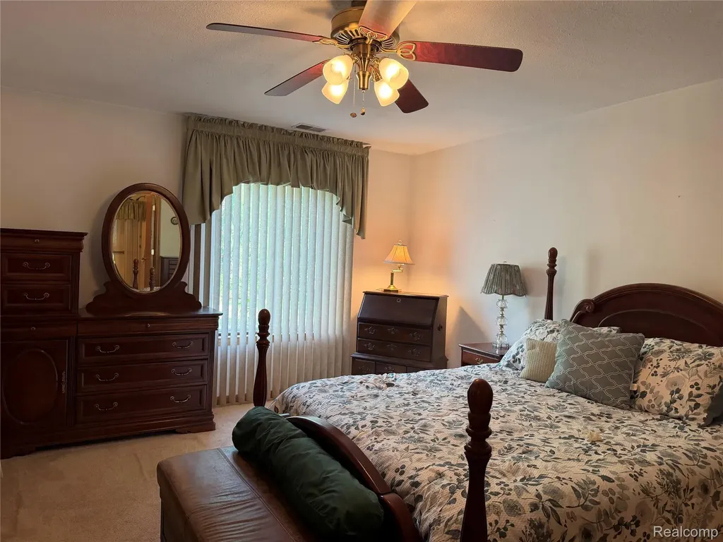 276 Marigold Circle Westland City MI 48185