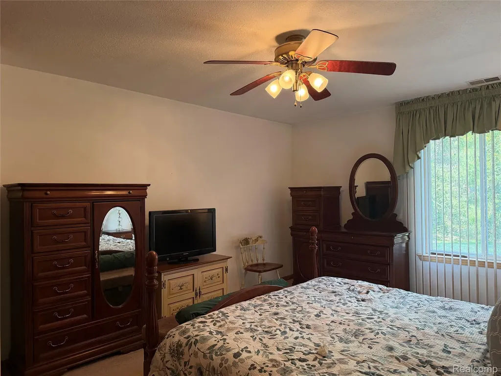 276 Marigold Circle Westland City MI 48185