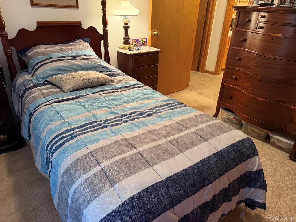 276 Marigold Circle Westland City MI 48185
