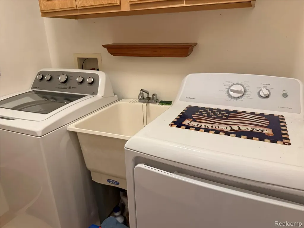 276 Marigold Circle Westland City MI 48185