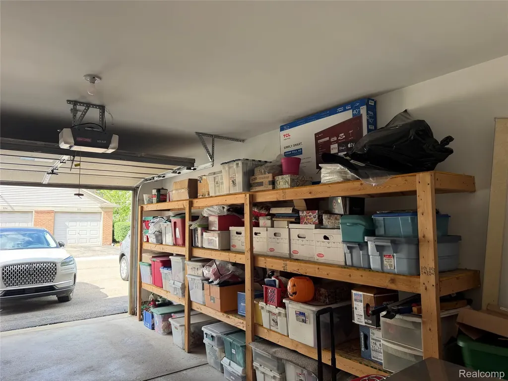 276 Marigold Circle Westland City MI 48185