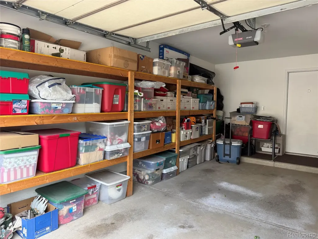276 Marigold Circle Westland City MI 48185