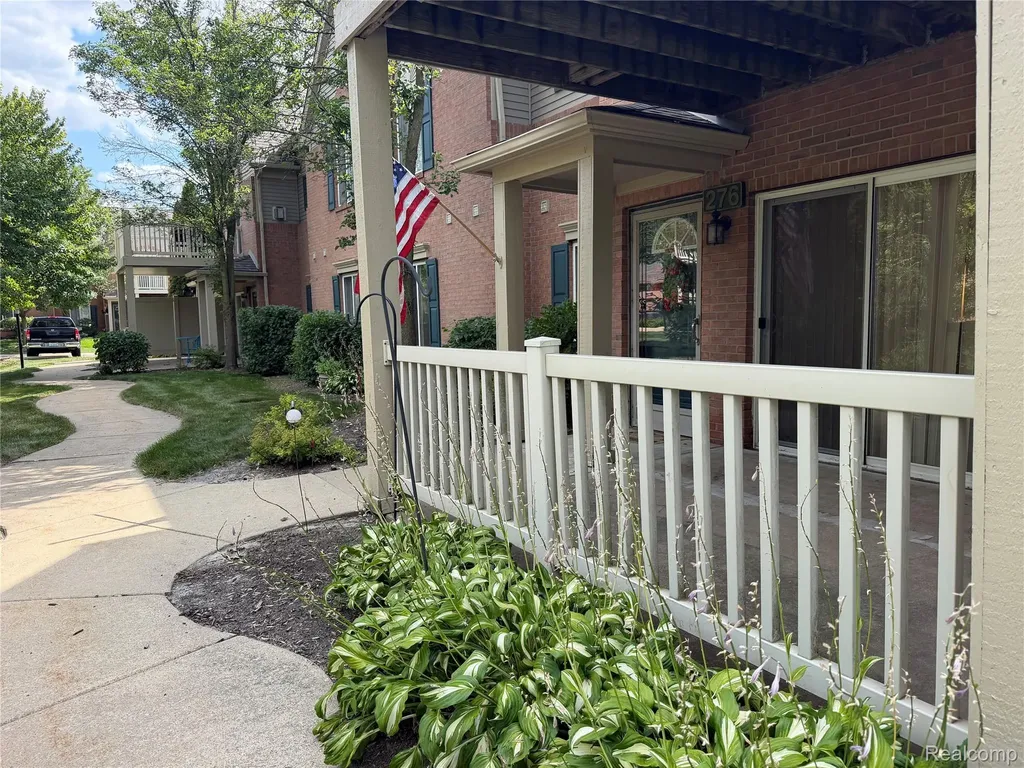 276 Marigold Circle Westland City MI 48185