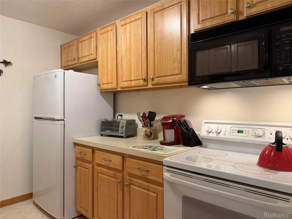 276 Marigold Circle Westland City MI 48185