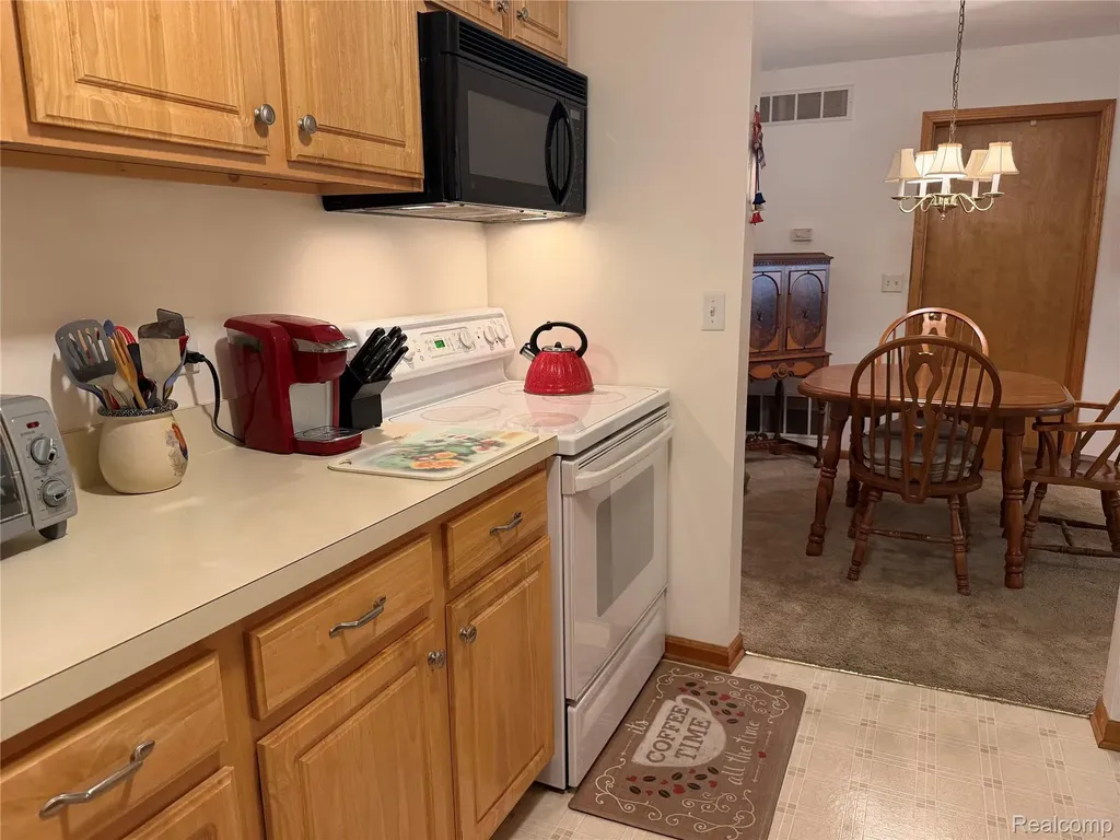 276 Marigold Circle Westland City MI 48185