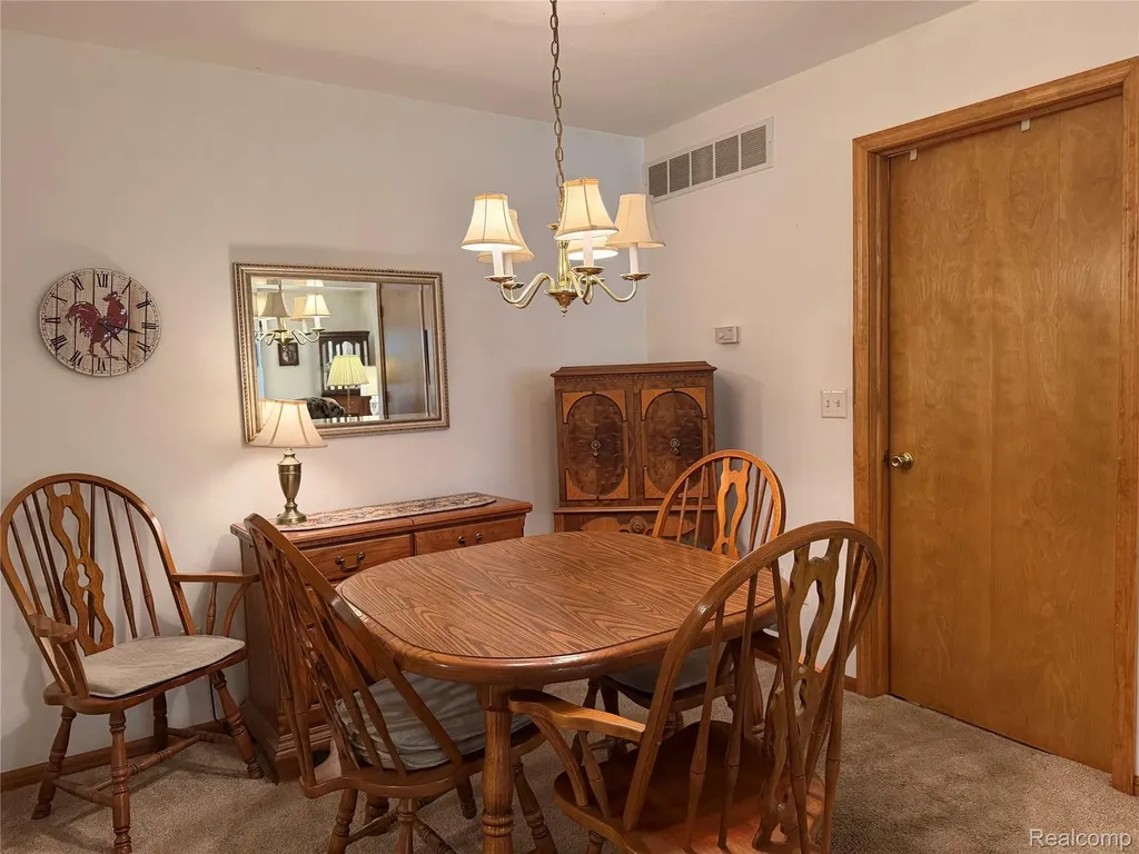 276 Marigold Circle Westland City MI 48185