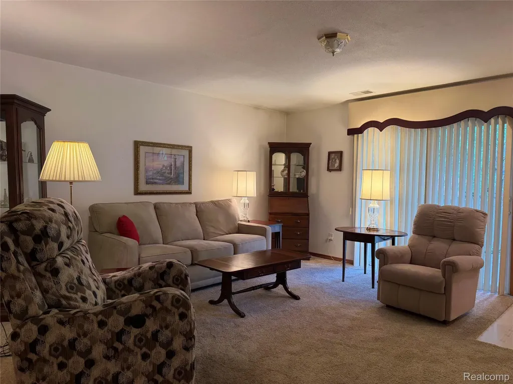 276 Marigold Circle Westland City MI 48185