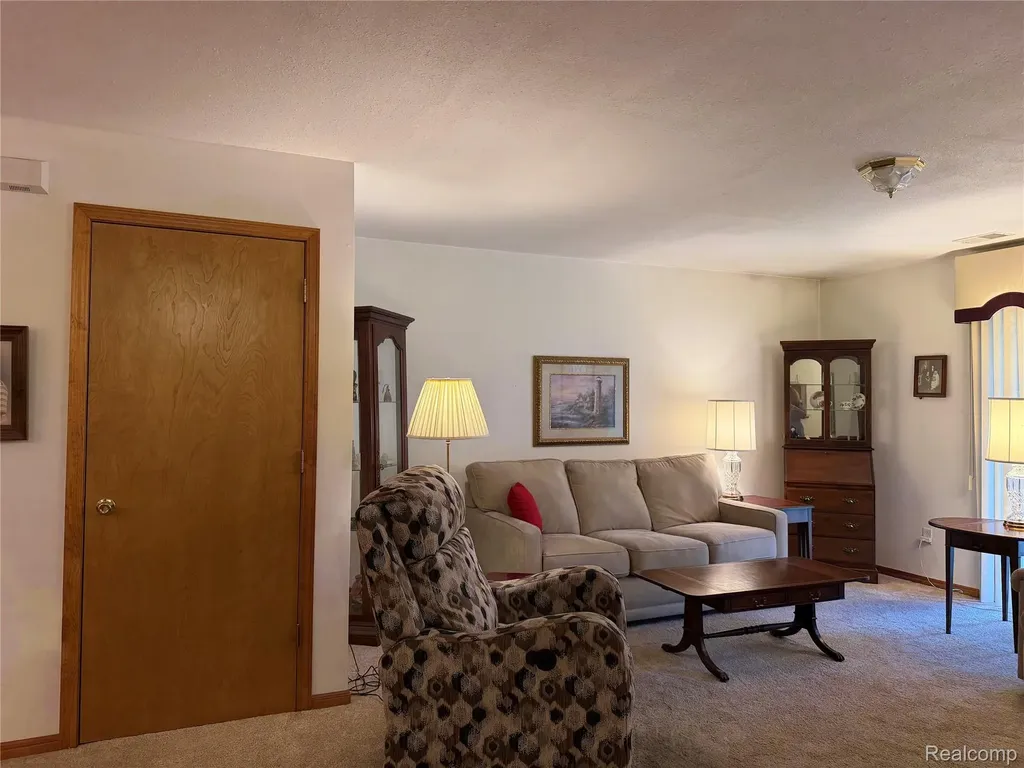 276 Marigold Circle Westland City MI 48185