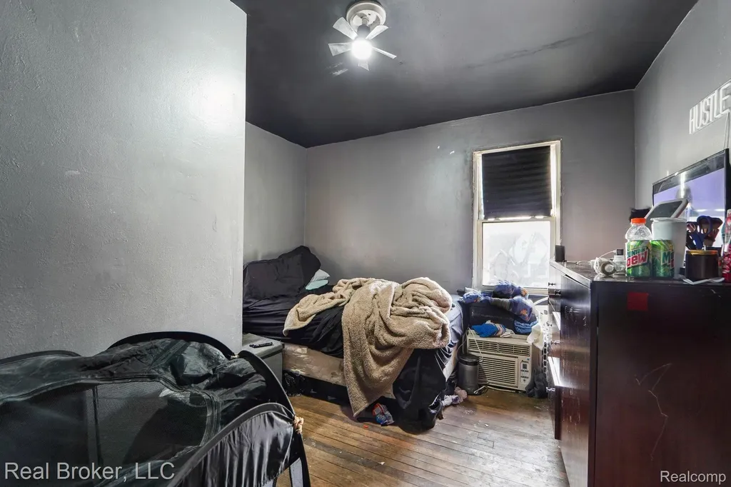 19932 Alcoy Street Detroit City MI 48205