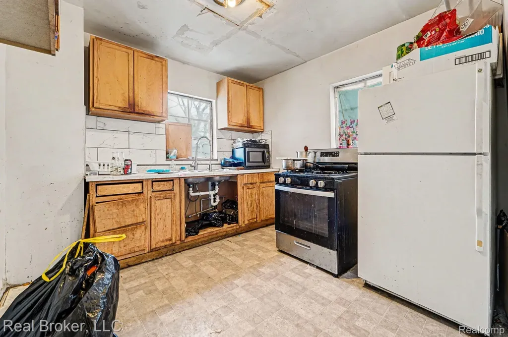 19932 Alcoy Street Detroit City MI 48205