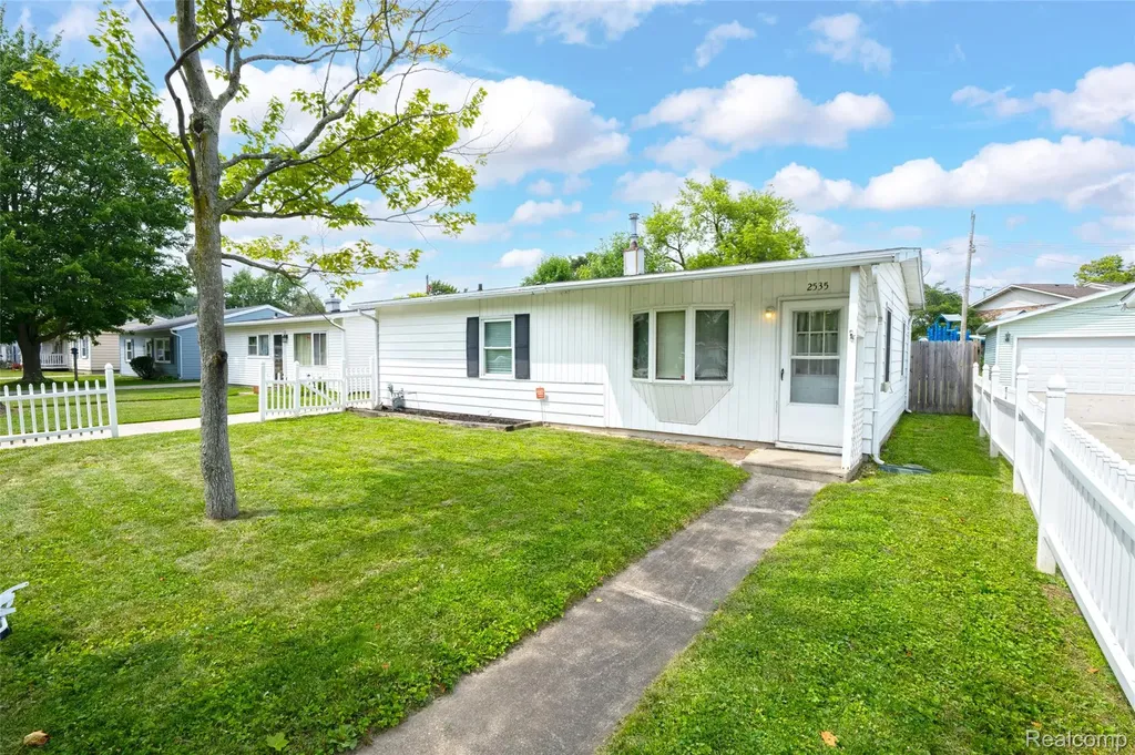 2535 Locust Street Port Huron City MI 48060