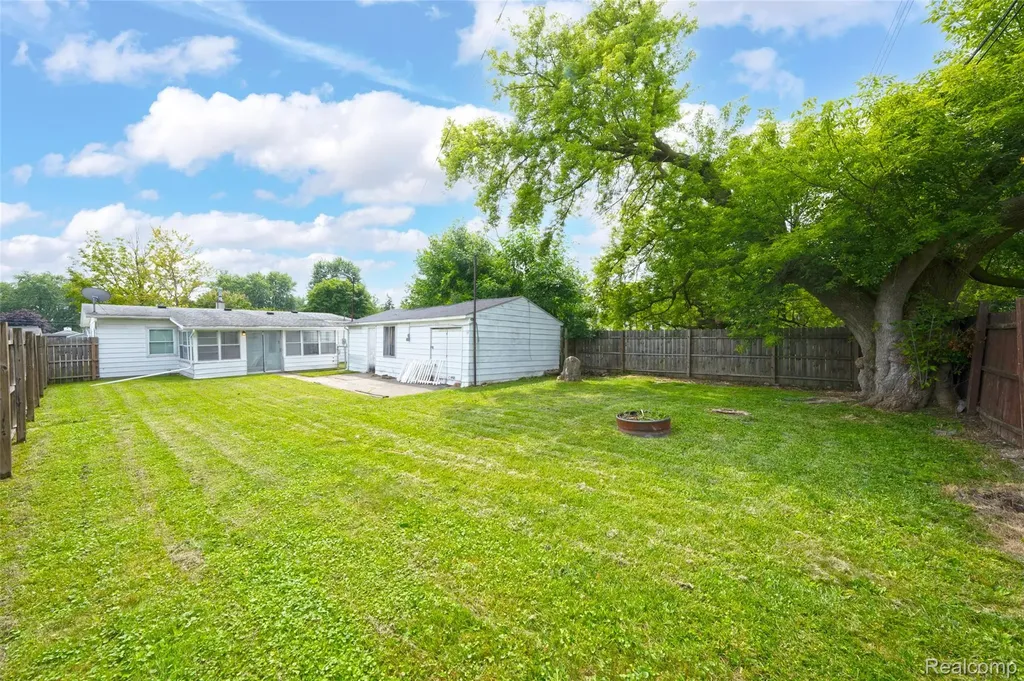 2535 Locust Street Port Huron City MI 48060