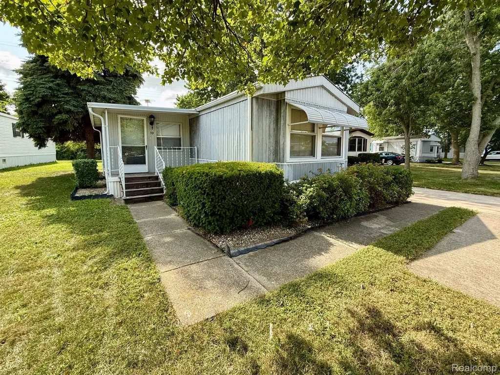 39 Oakridge E Monroe Charter Township MI 48161