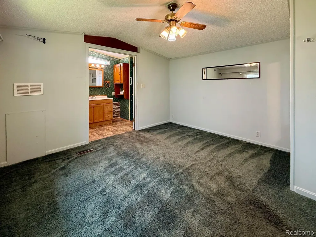 39 Oakridge E Monroe Charter Township MI 48161