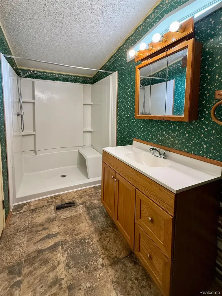 39 Oakridge E Monroe Charter Township MI 48161