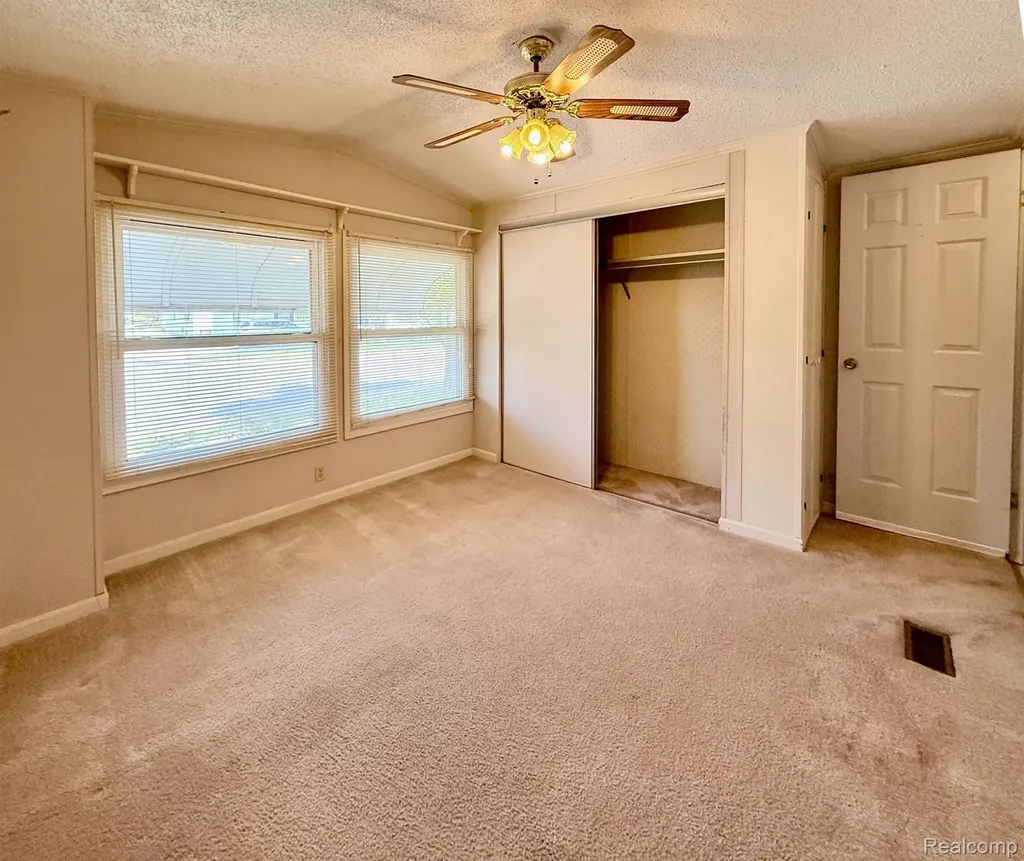 39 Oakridge E Monroe Charter Township MI 48161