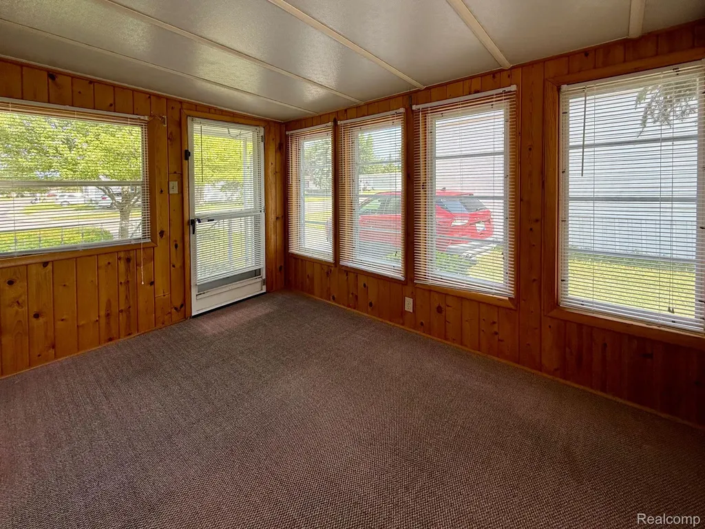 39 Oakridge E Monroe Charter Township MI 48161