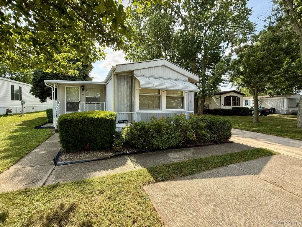 39 Oakridge E Monroe Charter Township MI 48161