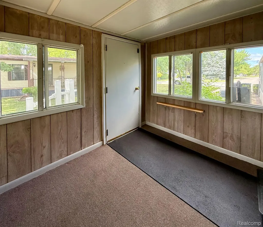 39 Oakridge E Monroe Charter Township MI 48161