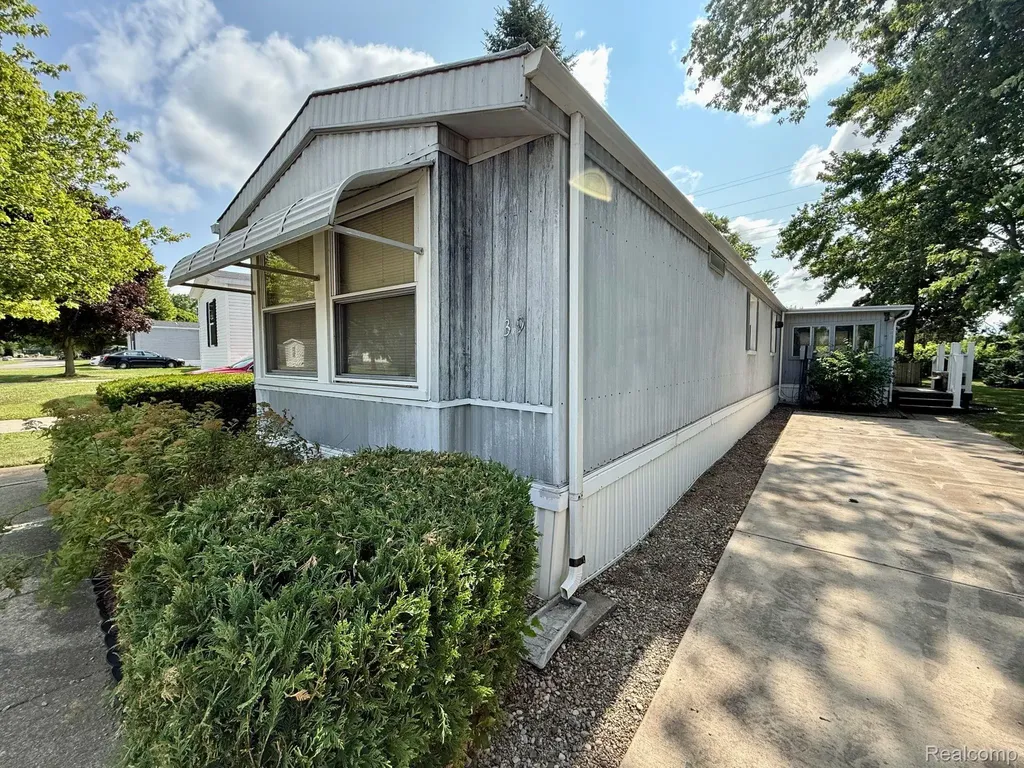 39 Oakridge E Monroe Charter Township MI 48161