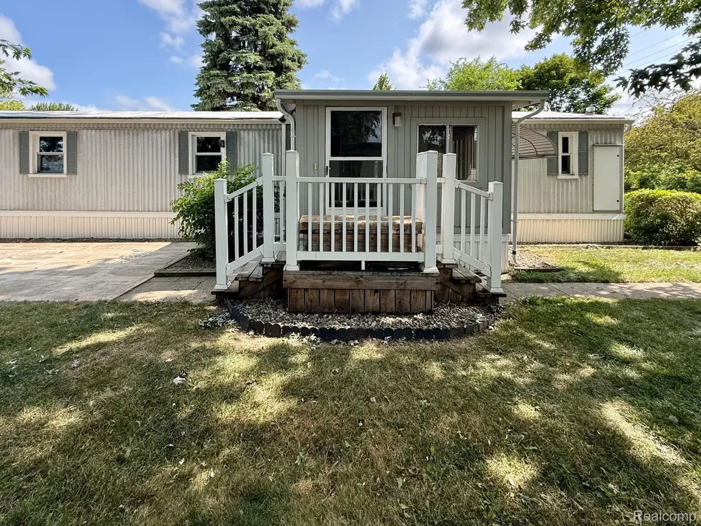 39 Oakridge E Monroe Charter Township MI 48161