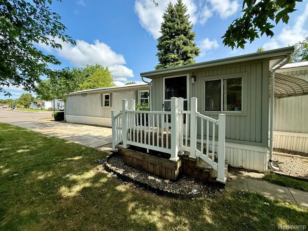 39 Oakridge E Monroe Charter Township MI 48161