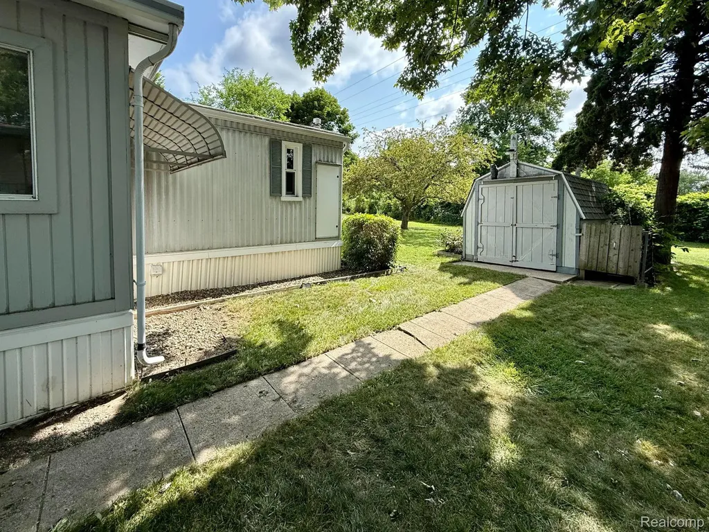 39 Oakridge E Monroe Charter Township MI 48161