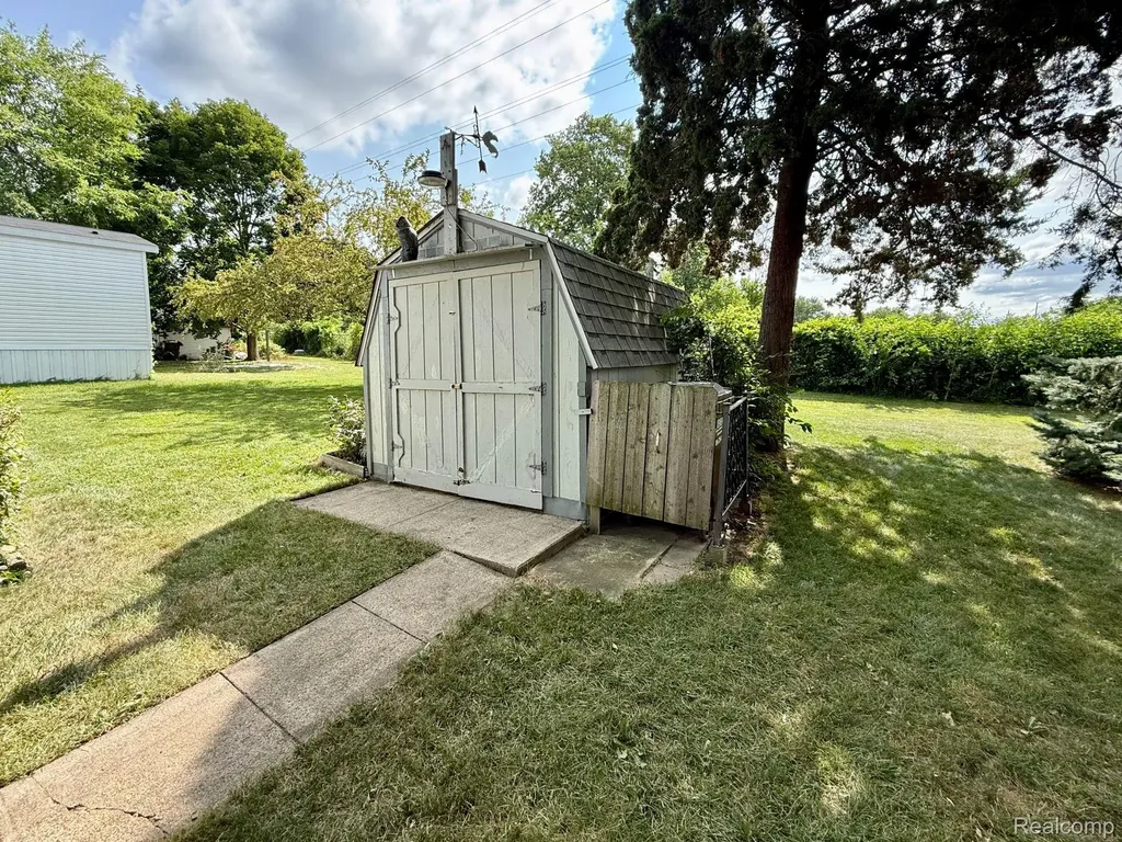 39 Oakridge E Monroe Charter Township MI 48161