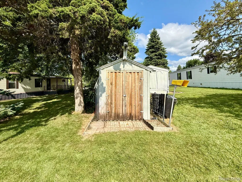 39 Oakridge E Monroe Charter Township MI 48161