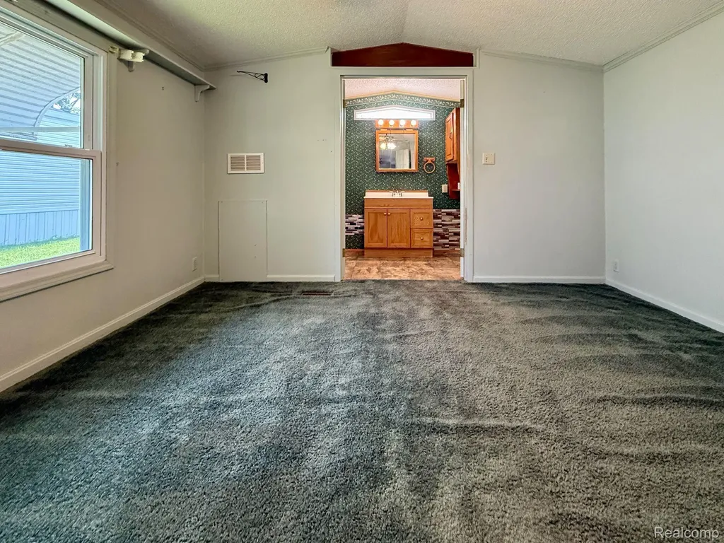 39 Oakridge E Monroe Charter Township MI 48161