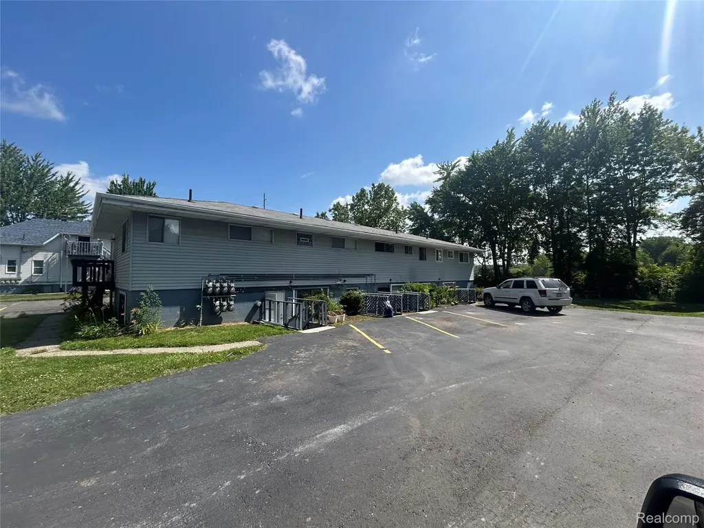 36984 Division Road Richmond City MI 48062