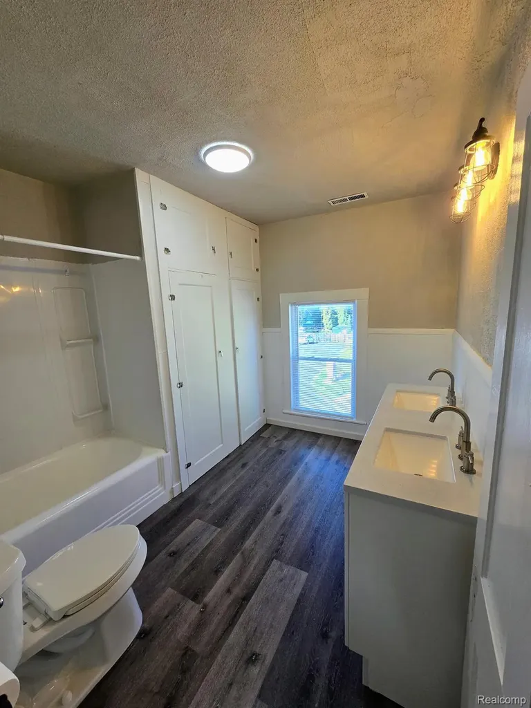 36984 Division Road Richmond City MI 48062