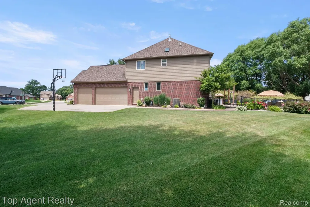53268 Kakos Drive Chesterfield Township MI 48051