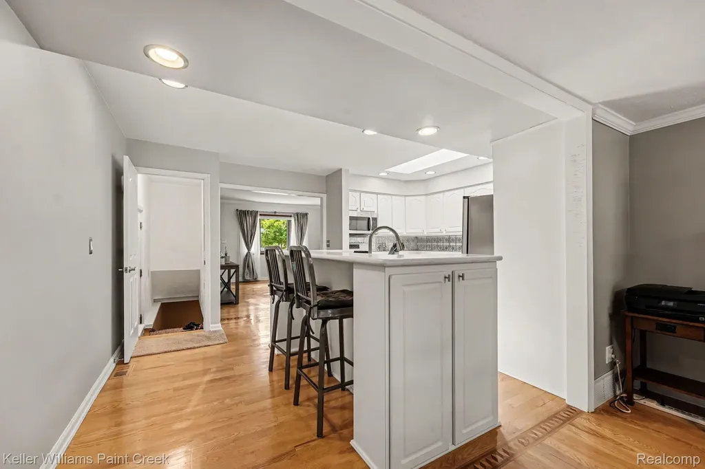 1087 Collingwood Drive Rochester Hills City MI 48307
