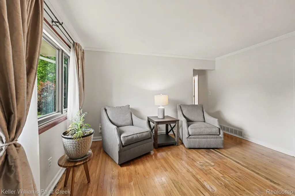 1087 Collingwood Drive Rochester Hills City MI 48307