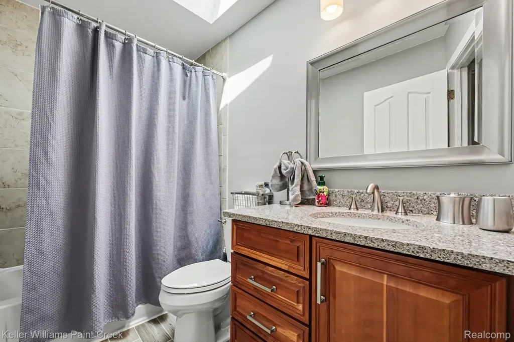 1087 Collingwood Drive Rochester Hills City MI 48307