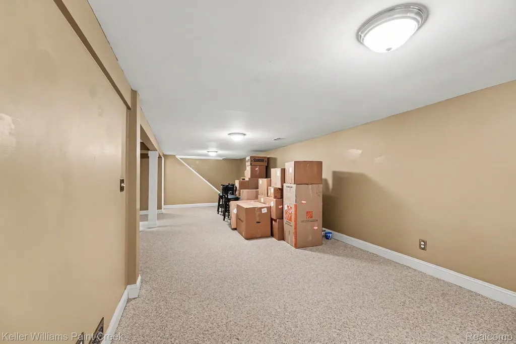 1087 Collingwood Drive Rochester Hills City MI 48307