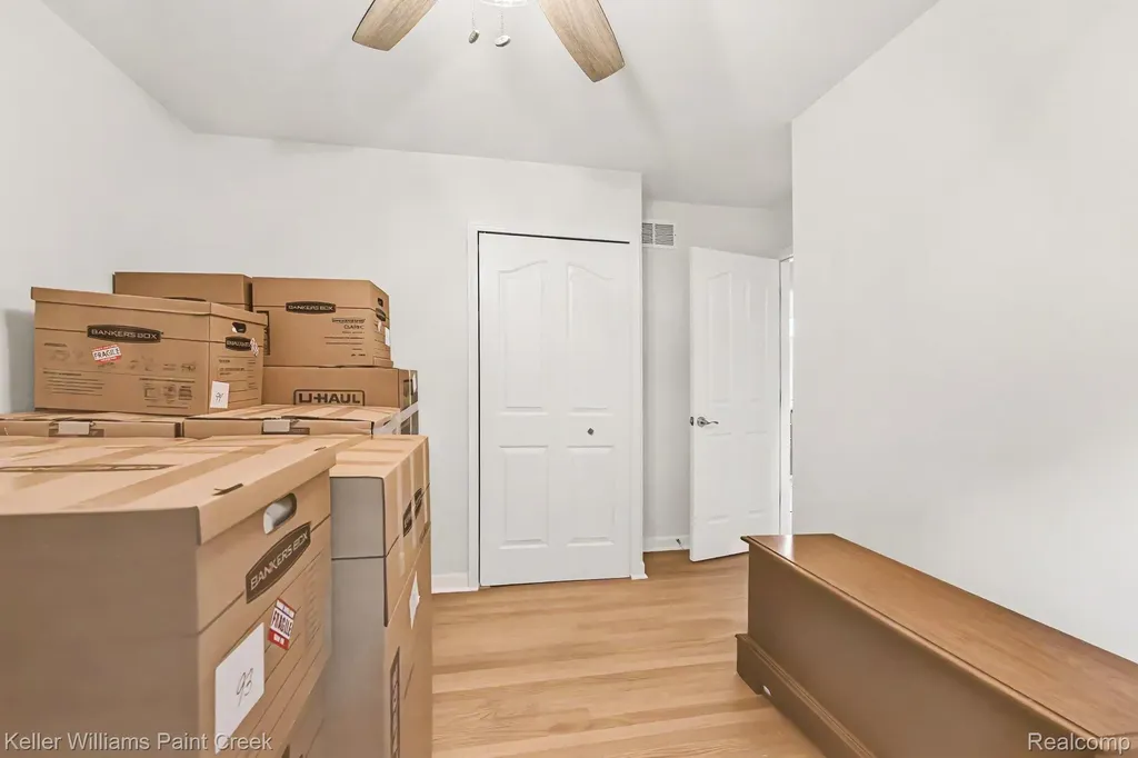1087 Collingwood Drive Rochester Hills City MI 48307