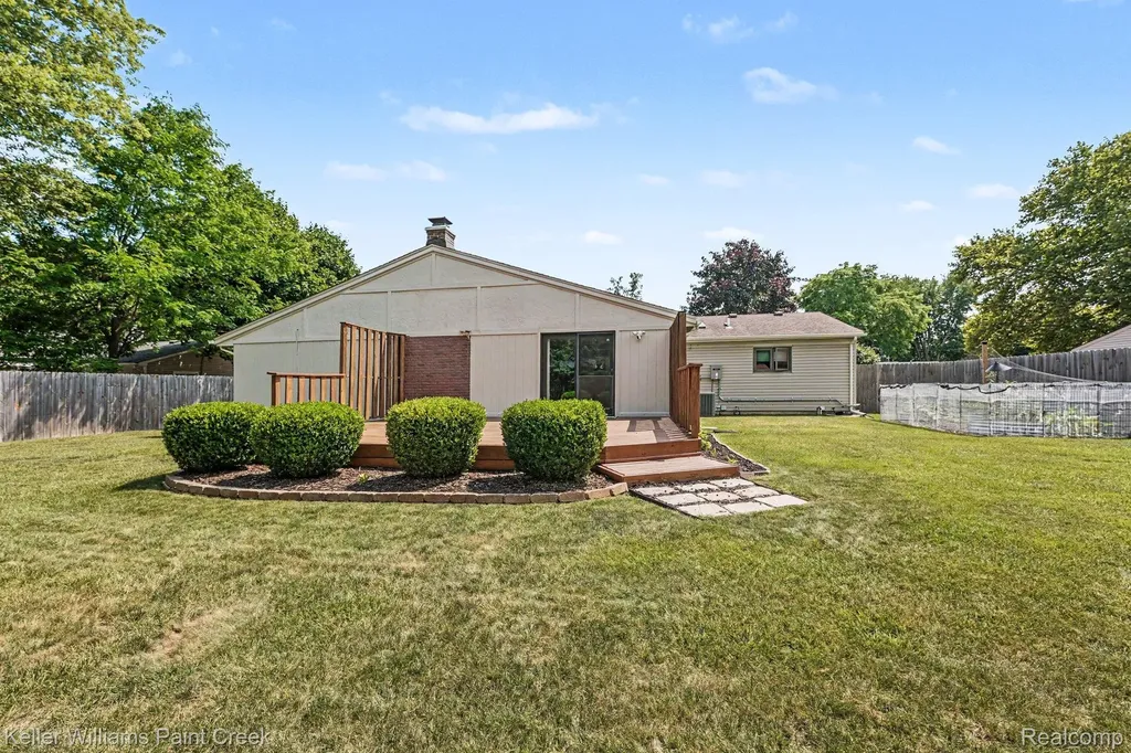 1087 Collingwood Drive Rochester Hills City MI 48307