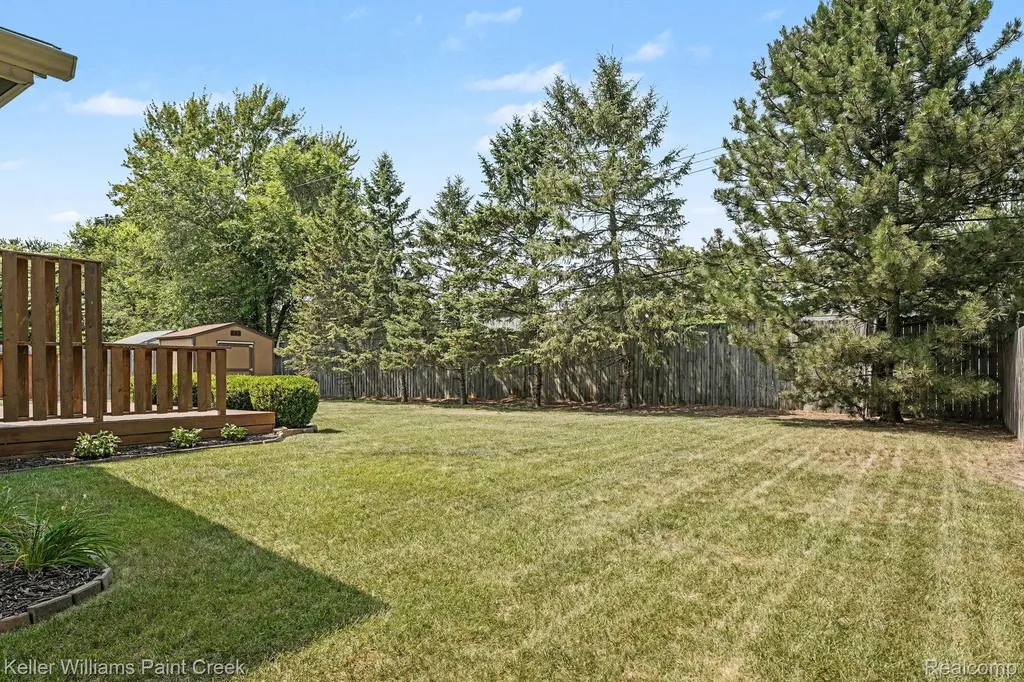1087 Collingwood Drive Rochester Hills City MI 48307