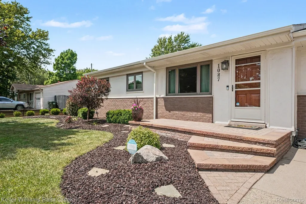 1087 Collingwood Drive Rochester Hills City MI 48307