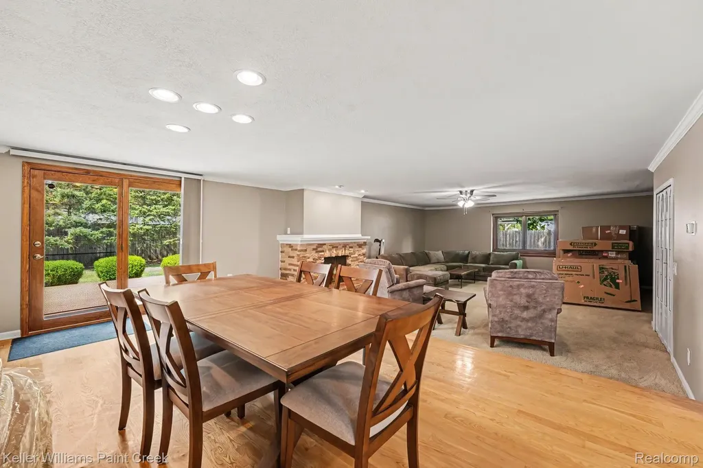 1087 Collingwood Drive Rochester Hills City MI 48307