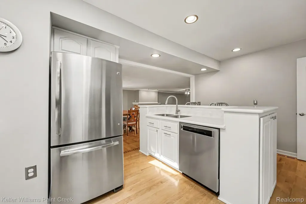 1087 Collingwood Drive Rochester Hills City MI 48307