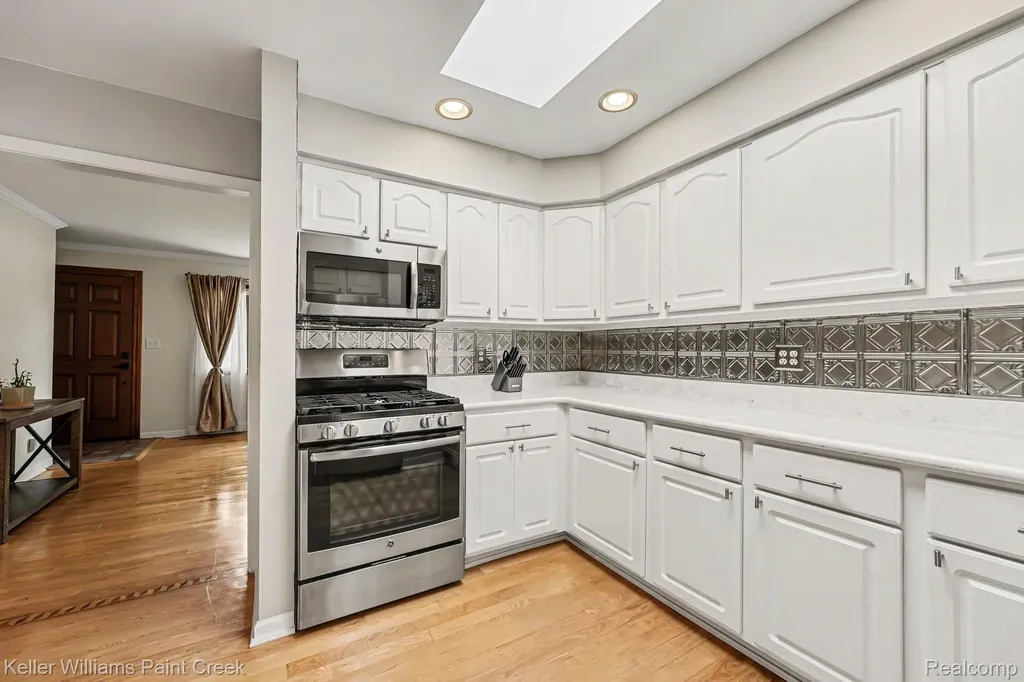 1087 Collingwood Drive Rochester Hills City MI 48307