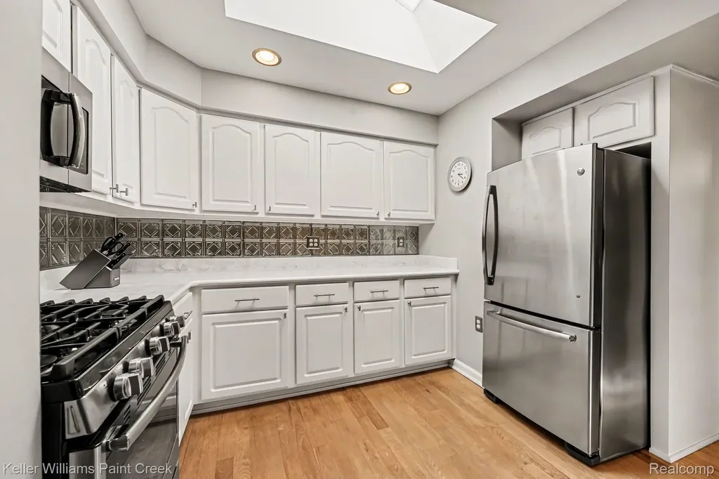 1087 Collingwood Drive Rochester Hills City MI 48307
