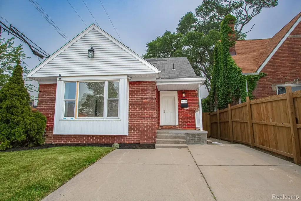 16932 Ward Avenue Detroit City MI 48235