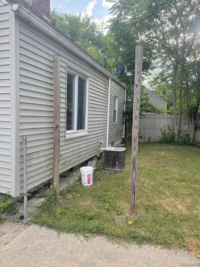 640 Crawford Street Flint City MI 48507